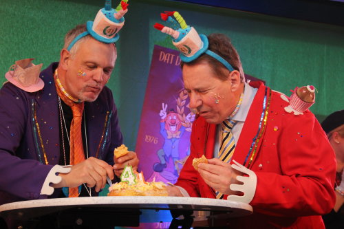 Jochen Hagt und Uwe Stranz beim Torte-Wettessen. (Foto: OBK)